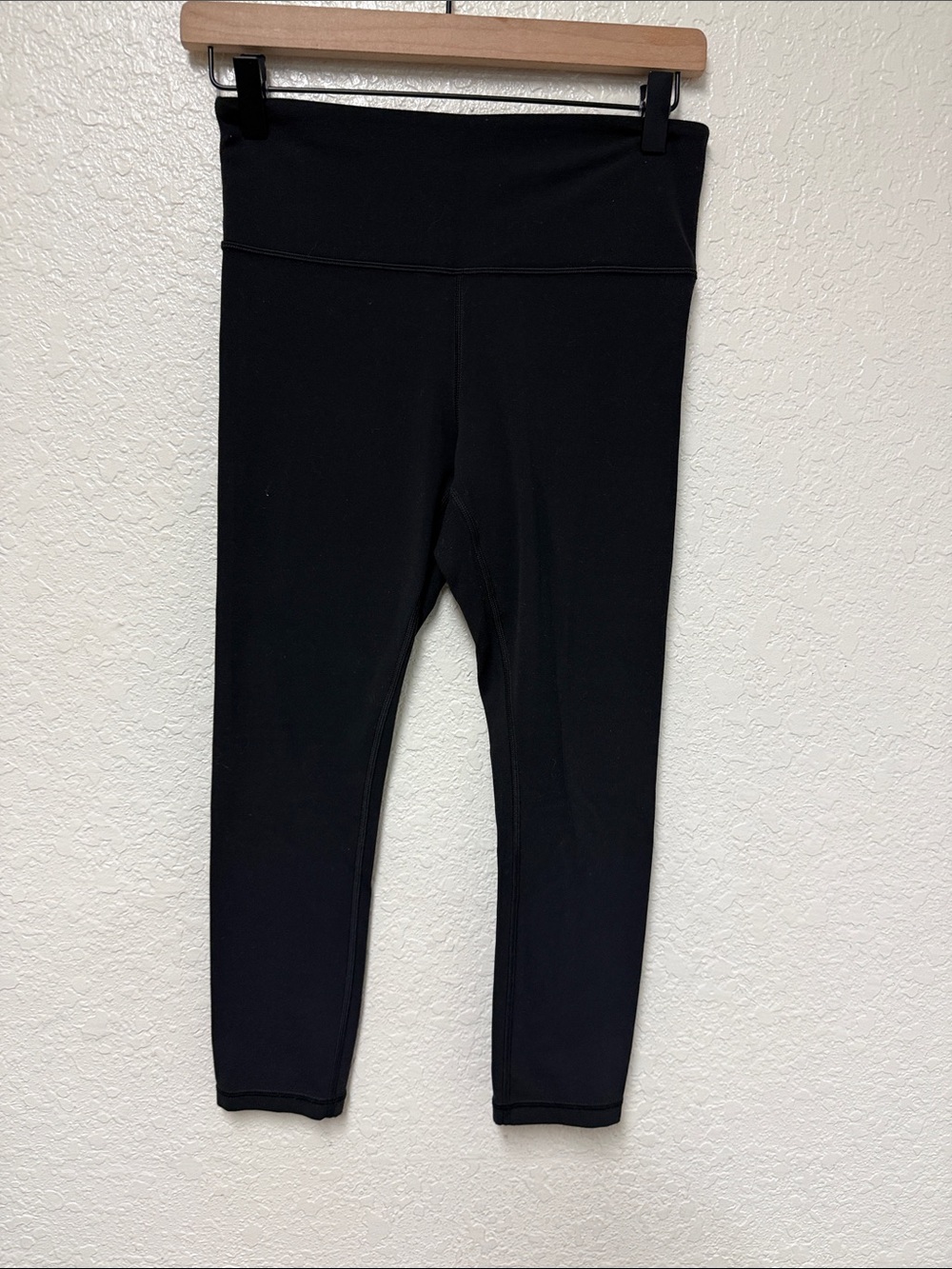 ATHLETA Black Elation Capri Leggings ST Small (Tall)